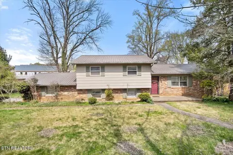 10437 Grovedale Dr, Knoxville, TN 37922