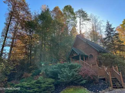 703 Glory Ridge Way, Gatlinburg, TN 37738