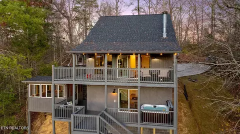 411 Moody Dr, Gatlinburg, TN 37738