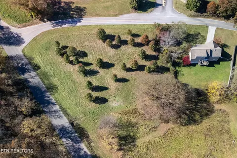 200 Midway Rd, Lenoir City, TN 37772