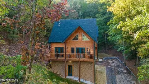 2119 Valley Creek Way, Pigeon Forge, TN 37862
