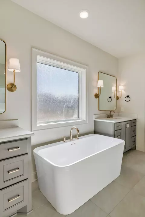 Bath - 5548 Sinclair St, Murfreesboro, TN 37127 photo 4 of 7
