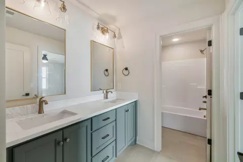 Bath - 5548 Sinclair St, Murfreesboro, TN 37127 photo 7 of 7