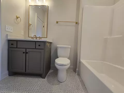 Bath - 5548 Sinclair St, Murfreesboro, TN 37127 photo 6 of 8