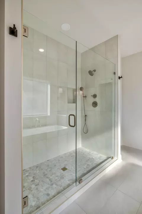Bath - 5548 Sinclair St, Murfreesboro, TN 37127 photo 5 of 7