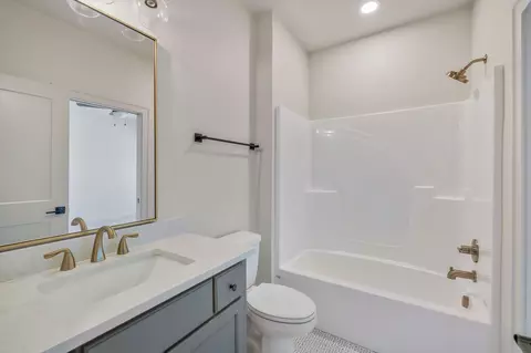 Bath - 5548 Sinclair St, Murfreesboro, TN 37127 photo 1 of 7