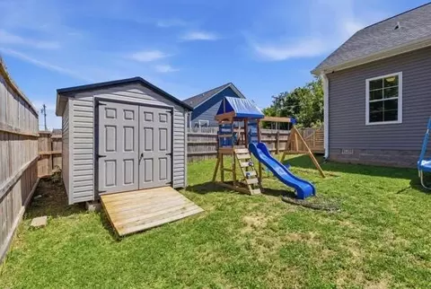 Exterior - 208 15th Ave E, Springfield, TN 37172 photo 6 of 6