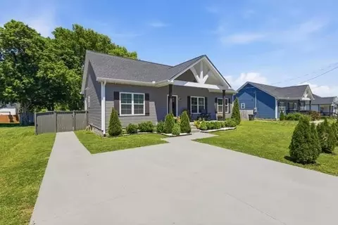 Exterior - 208 15th Ave E, Springfield, TN 37172 photo 2 of 6