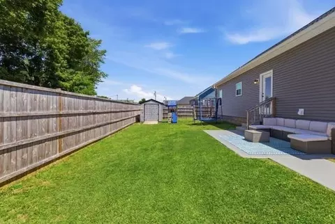 Exterior - 208 15th Ave E, Springfield, TN 37172 photo 5 of 6