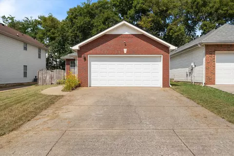 Exterior - 528 Freedom Ct, Murfreesboro, TN 37129 photo 3 of 10