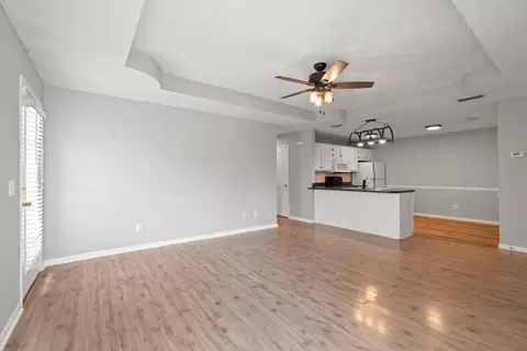 Living - 528 Freedom Ct, Murfreesboro, TN 37129 photo 3 of 6