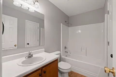 Bath - 528 Freedom Ct, Murfreesboro, TN 37129 photo 3 of 5