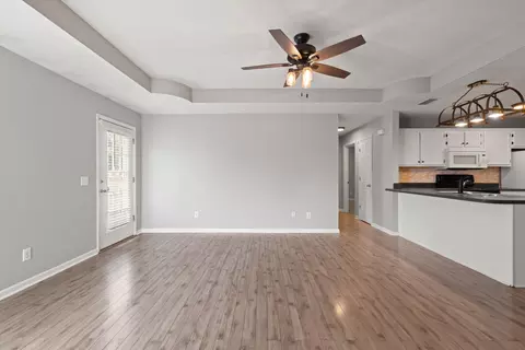 Living - 528 Freedom Ct, Murfreesboro, TN 37129 photo 2 of 6