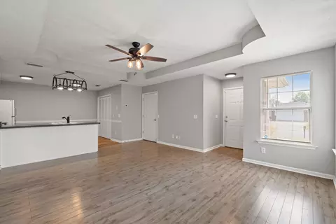 Living - 528 Freedom Ct, Murfreesboro, TN 37129 photo 4 of 6