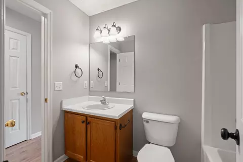 Bath - 528 Freedom Ct, Murfreesboro, TN 37129 photo 4 of 5