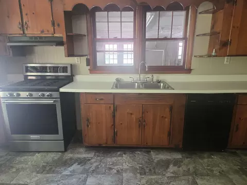 Kitchen - 6061 Us Highway 70 E, Mcewen, TN 37101 photo 2 of 4