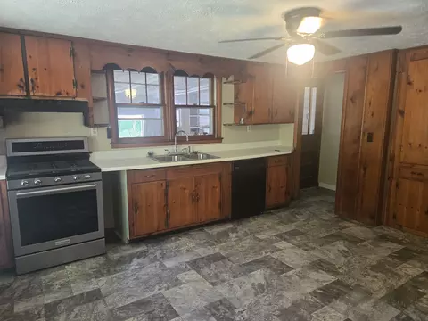 Kitchen - 6061 Us Highway 70 E, Mcewen, TN 37101 photo 3 of 4