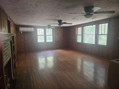 Living - 6061 Us Highway 70 E, Mcewen, TN 37101 photo 3 of 4