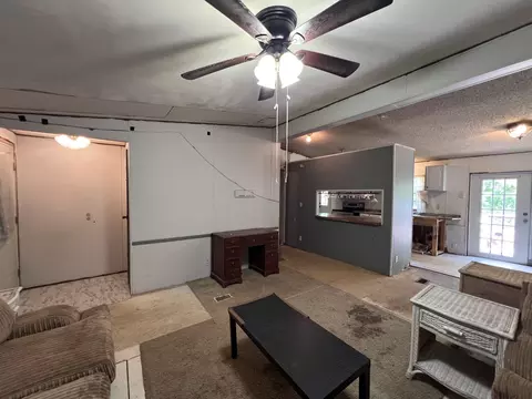 Living - 616 Powell St, Paris, TN 38242 photo 4 of 4