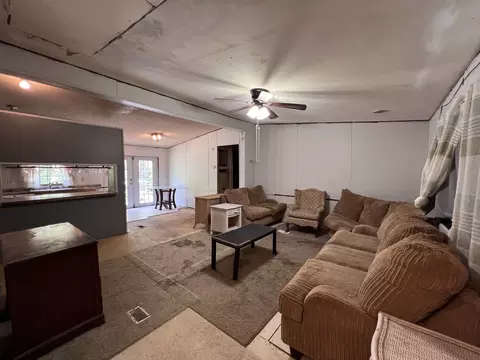 Living - 616 Powell St, Paris, TN 38242 photo 1 of 4