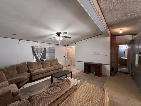 Living - 616 Powell St, Paris, TN 38242 photo 3 of 4