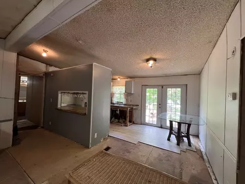 Living - 616 Powell St, Paris, TN 38242 photo 2 of 4