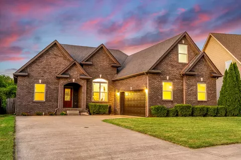 1329 Allmon Dr, Clarksville, TN 37042