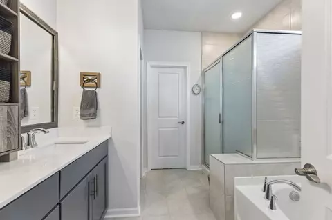 Bath - 2925 Eckersley Dr, Murfreesboro, TN 37128 photo 2 of 4