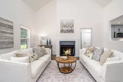 1412 Iron Bridge Rd, Columbia, TN 38401