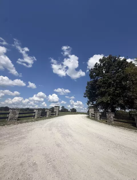 1 Walnut Ln, Nunnelly, TN 37137