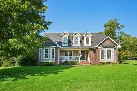 103 Green Meadows Dr, Hendersonville, TN 37075