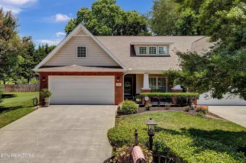 706 Loop Rd, Knoxville, TN 37934