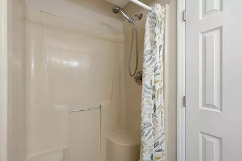Bath - 1035 Silver Point Dr, Murfreesboro, TN 37130 photo 5 of 5