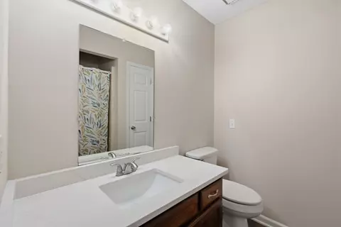 Bath - 1035 Silver Point Dr, Murfreesboro, TN 37130 photo 4 of 5