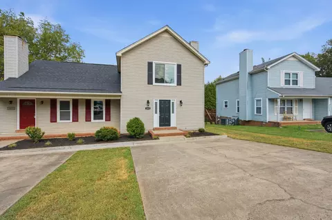 Exterior - 1035 Silver Point Dr, Murfreesboro, TN 37130 photo 4 of 11
