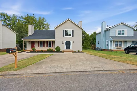 Exterior - 1035 Silver Point Dr, Murfreesboro, TN 37130 photo 5 of 11