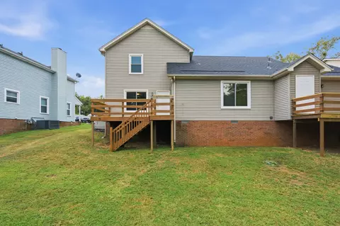 Exterior - 1035 Silver Point Dr, Murfreesboro, TN 37130 photo 10 of 11