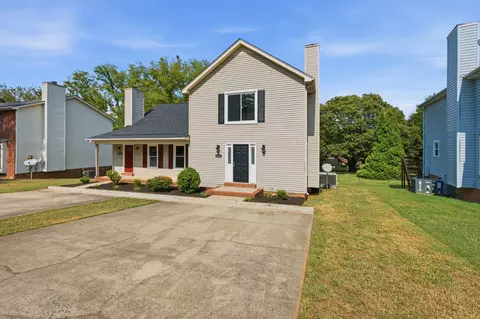 Exterior - 1035 Silver Point Dr, Murfreesboro, TN 37130 photo 2 of 11