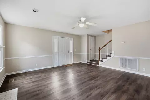 Living - 1035 Silver Point Dr, Murfreesboro, TN 37130 photo 4 of 5