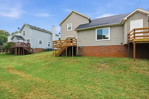 Exterior - 1035 Silver Point Dr, Murfreesboro, TN 37130 photo 9 of 11