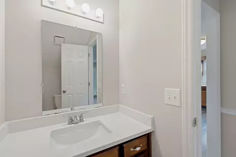 Bath - 1035 Silver Point Dr, Murfreesboro, TN 37130 photo 3 of 5
