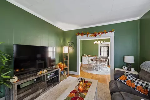 Living - 817 E Vine St, Murfreesboro, TN 37130 photo 2 of 2