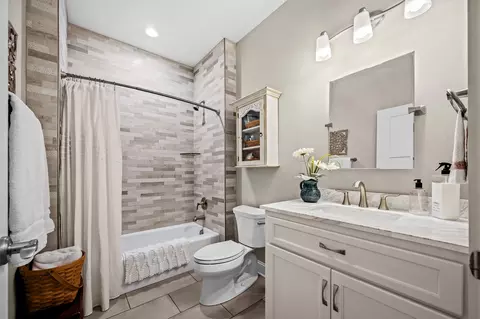 Bath - 215 Flora Ln, Manchester, TN 37355 photo 5 of 7