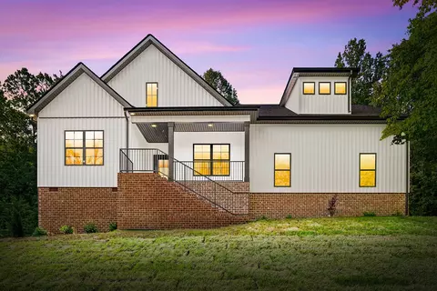 2687 Palmyra Rd, Palmyra, TN 37142