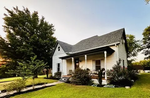 Exterior - 500 5th Ave E, Springfield, TN 37172 photo 2 of 6