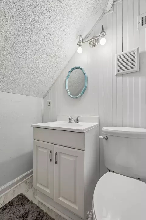 Bath - 500 5th Ave E, Springfield, TN 37172 photo 3 of 3