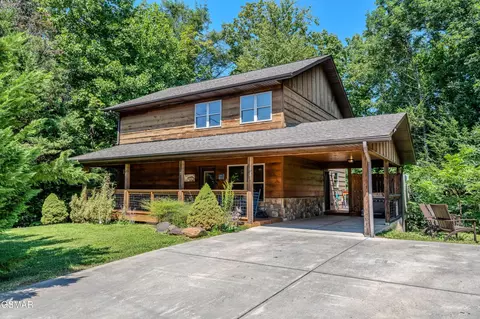 542 Johnson Ln, Gatlinburg, TN 37738
