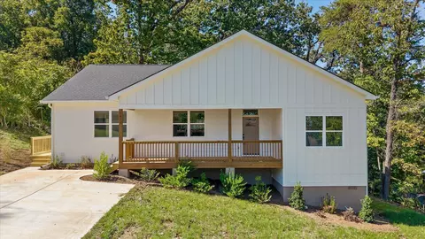 1413 Melody Ln, Chattanooga, TN 37412