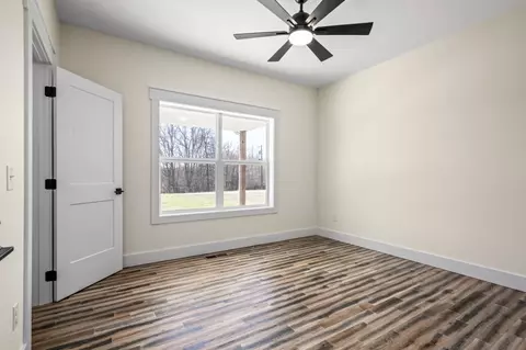 Bedroom - 9345 Fox Hill Rd, Baxter, TN 38544 photo 5 of 8