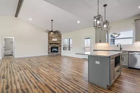 Living - 9345 Fox Hill Rd, Baxter, TN 38544 photo 2 of 7